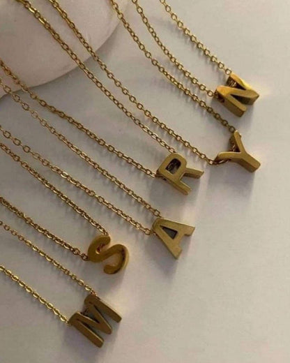 Collar letra pasante