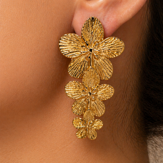 Arete triple flor hawaiana