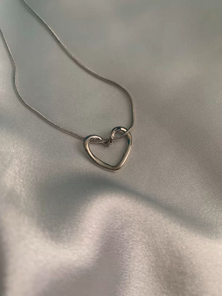 Collar Corazón Silueta